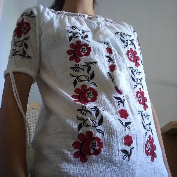 Red emrboidered flower top - Picture 2 of 7